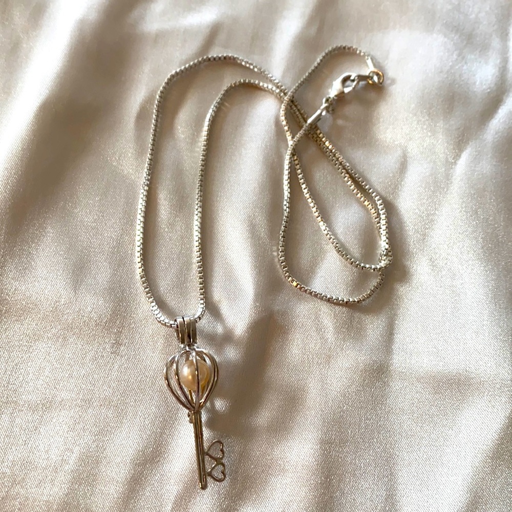 Vantel Pearls necklace